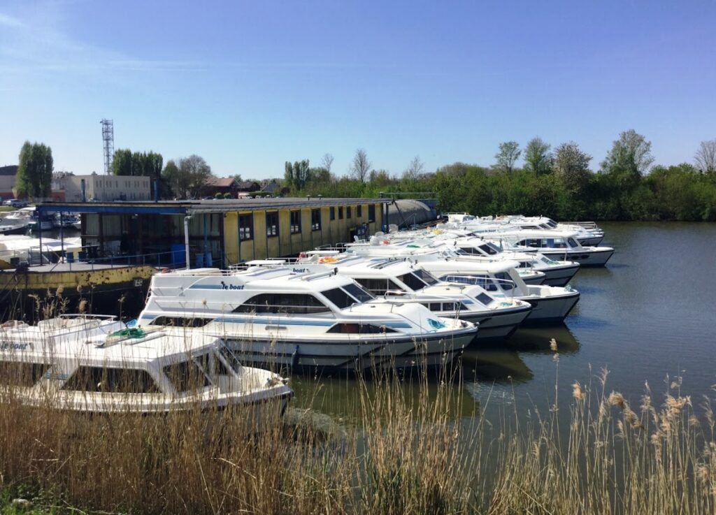 Base de Location de Bateaux Leboat, photo Google (Le Boat St Jean de Losne)