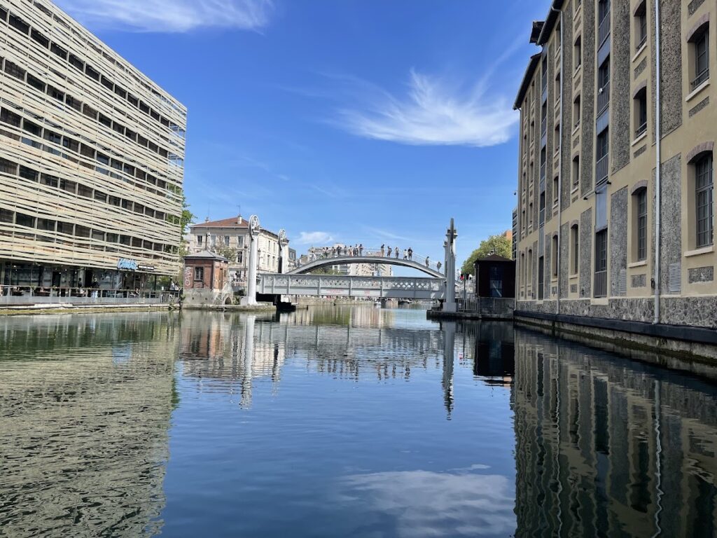 Electric boat, photo Google (Blys)
