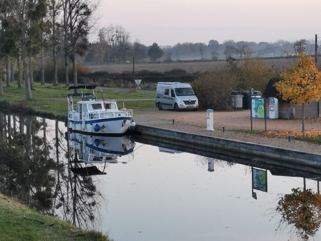 Halte fluviale de la Croix Rouge, photo Google (Thierry)