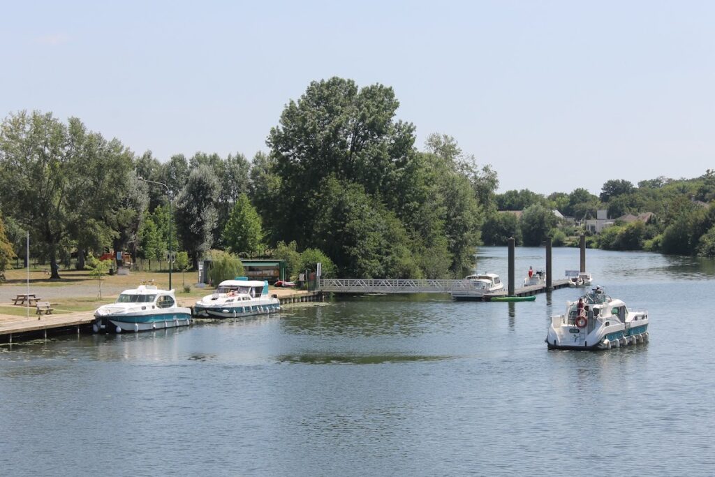 Halte Fluviale, photo Google (Port de La Suze sur Sarthe)