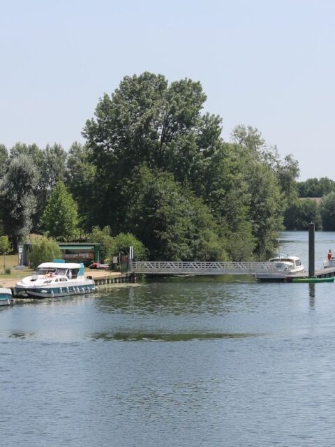 Halte Fluviale, photo Google (Port de La Suze sur Sarthe)