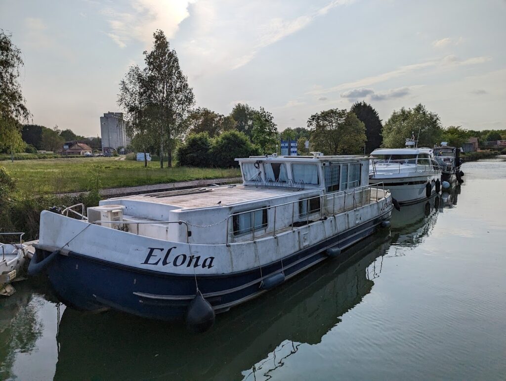 Halte nautique de Bourg et Comin, photo Google (Youri Chamine)