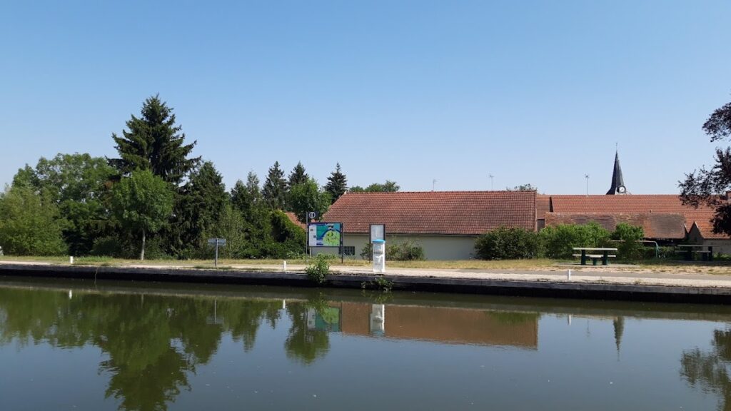 Halte Nautique de Collanges, photo Google (RIZET Tania)