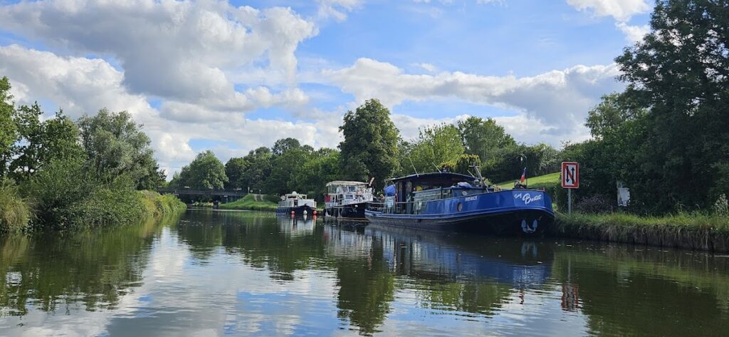 Halte nautique de Cours les Barres, photo Google (Bastet B. Paris. GM)