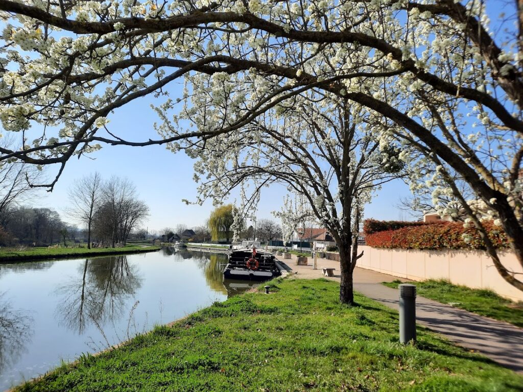 Halte nautique de Fragnes, photo Google (Porte Verte : Halte Nautique - Location Vélos)