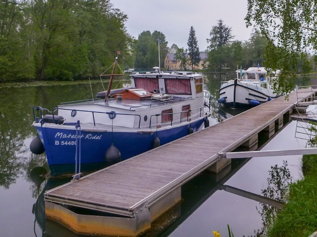 Halte Nautique de Mailly-la-Ville, photo Google (Milan Sedláček)