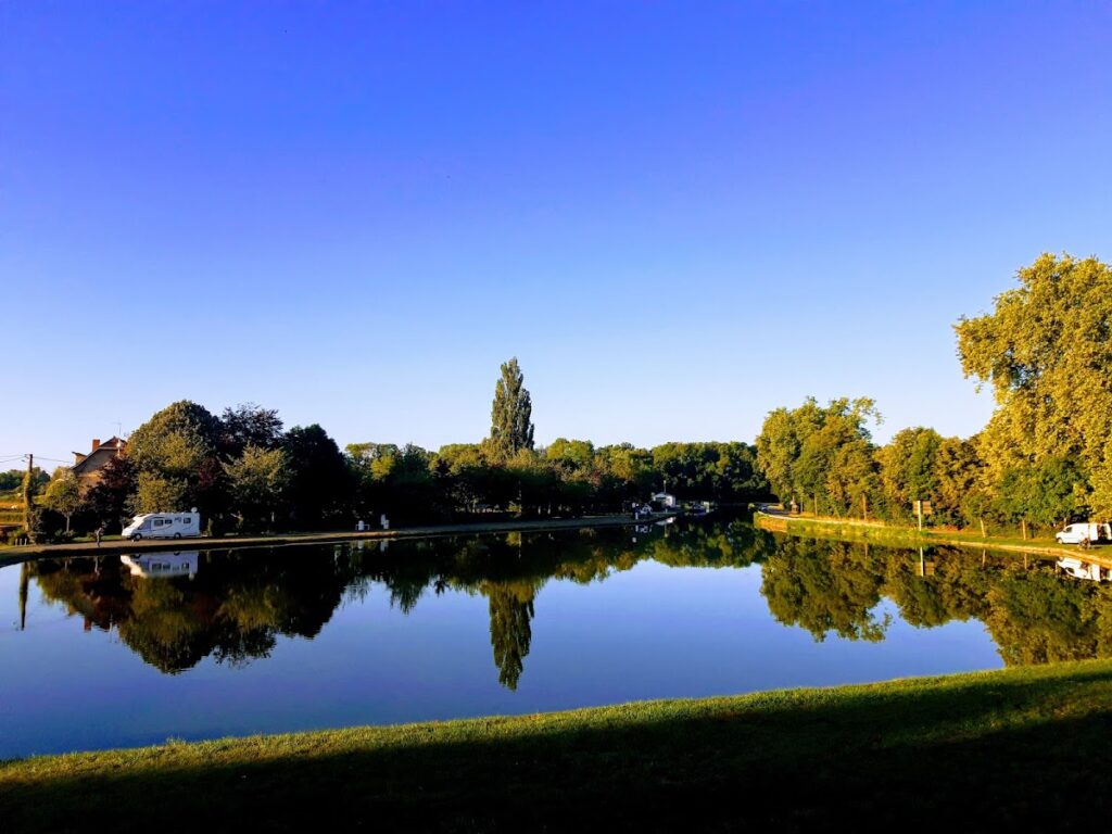 Halte Nautique de Palinges, photo Google (Oscar Sanchez Simon)