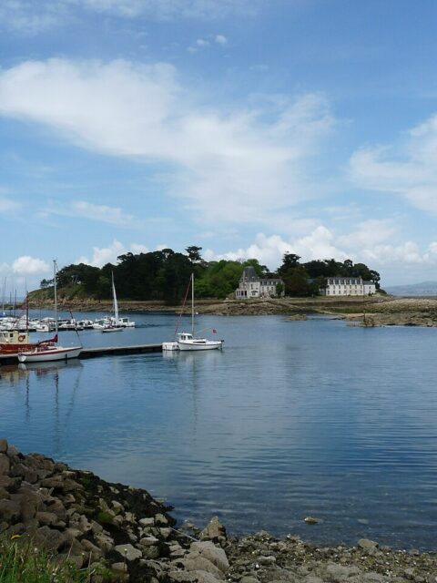 Le Port Rhu (photo Wikipedia, licence CC BY-SA)