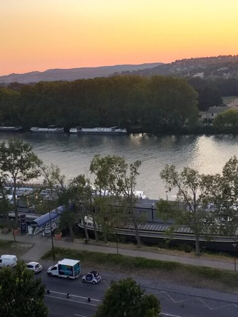 Port de Courtine, photo Google (Halte Nautique / Capitainerie Avignon)
