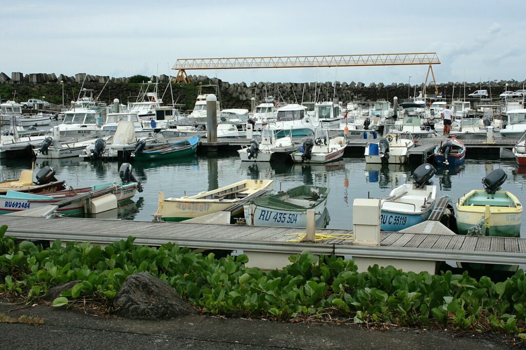 Port de Pêche et de Plaisance de Sainte-Marie (photo Wikipedia, licence CC BY-SA)