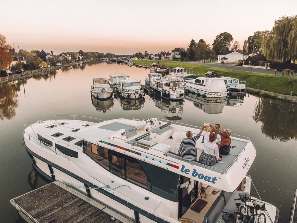 Port de Plaisance de Tannay, photo Google (Le Boat Tannay - Location de bateau Bourgogne Loire & Nivernais)