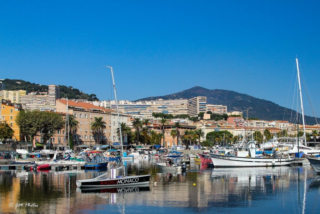 Port de plaisance Tino Rossi, photo Google (Ger Metselaar)