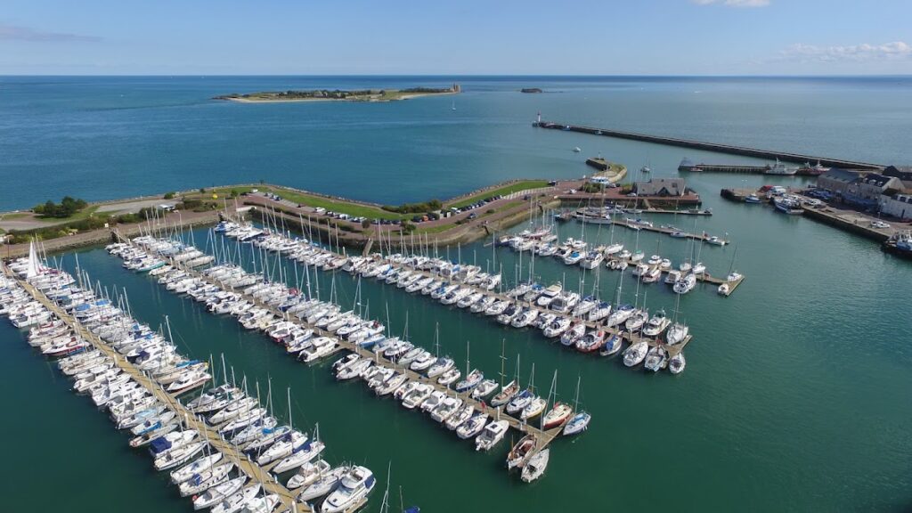 Port de Saint-Vaast-la-Hougue, photo Google (Port de Saint-Vaast-la-Hougue)