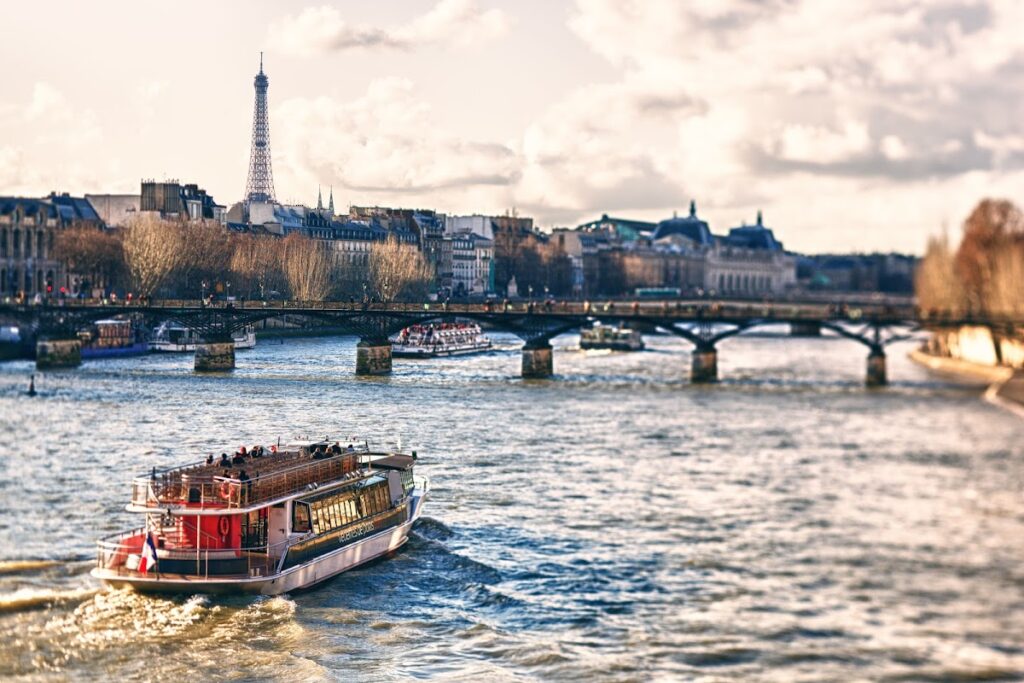 Port de Suffren, photo Google (Vedettes de Paris)
