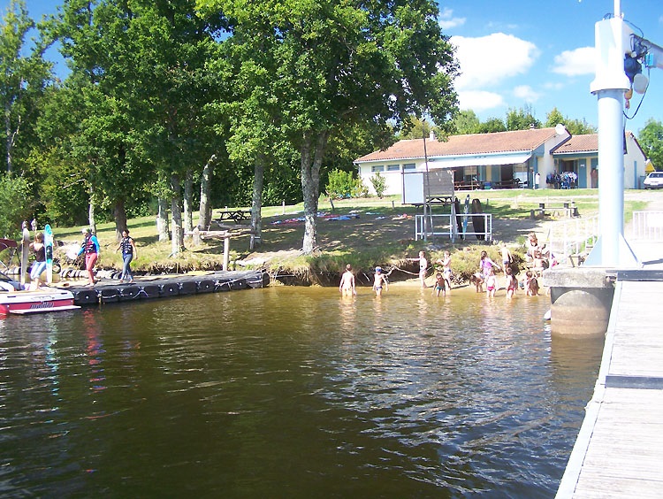 Port du Ski Nautique Club du Limousin, photo Google (Ski Nautique Club Limousin)