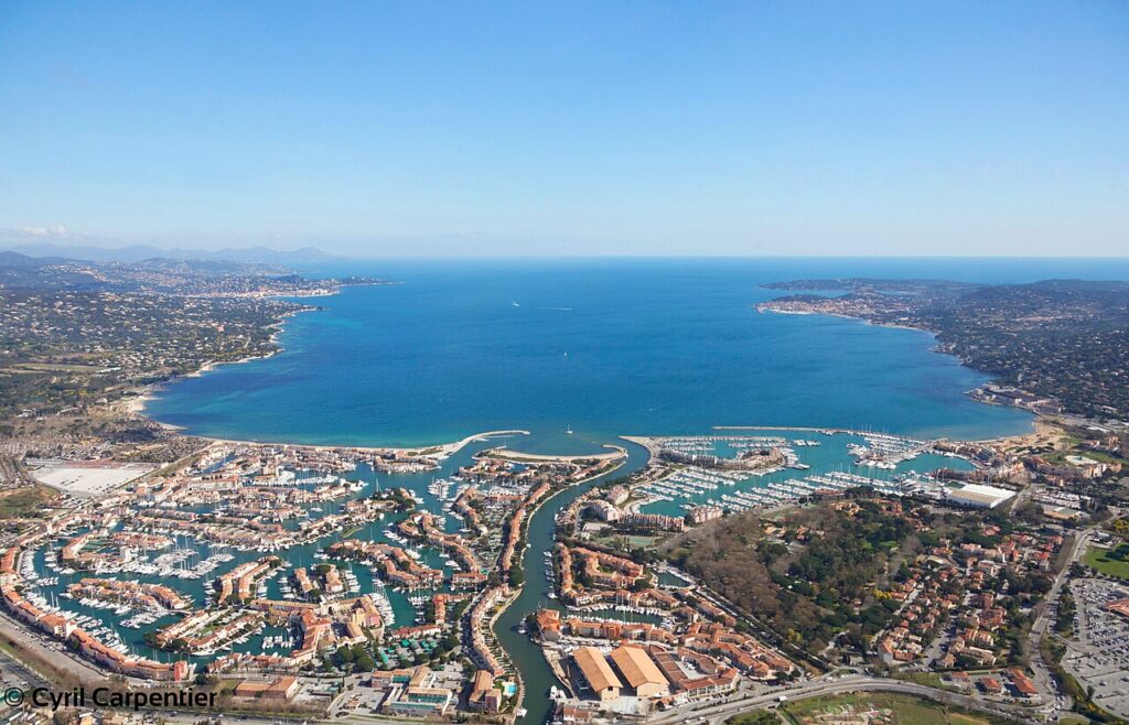 Port Grimaud (photo Wikipedia, licence CC BY-SA)