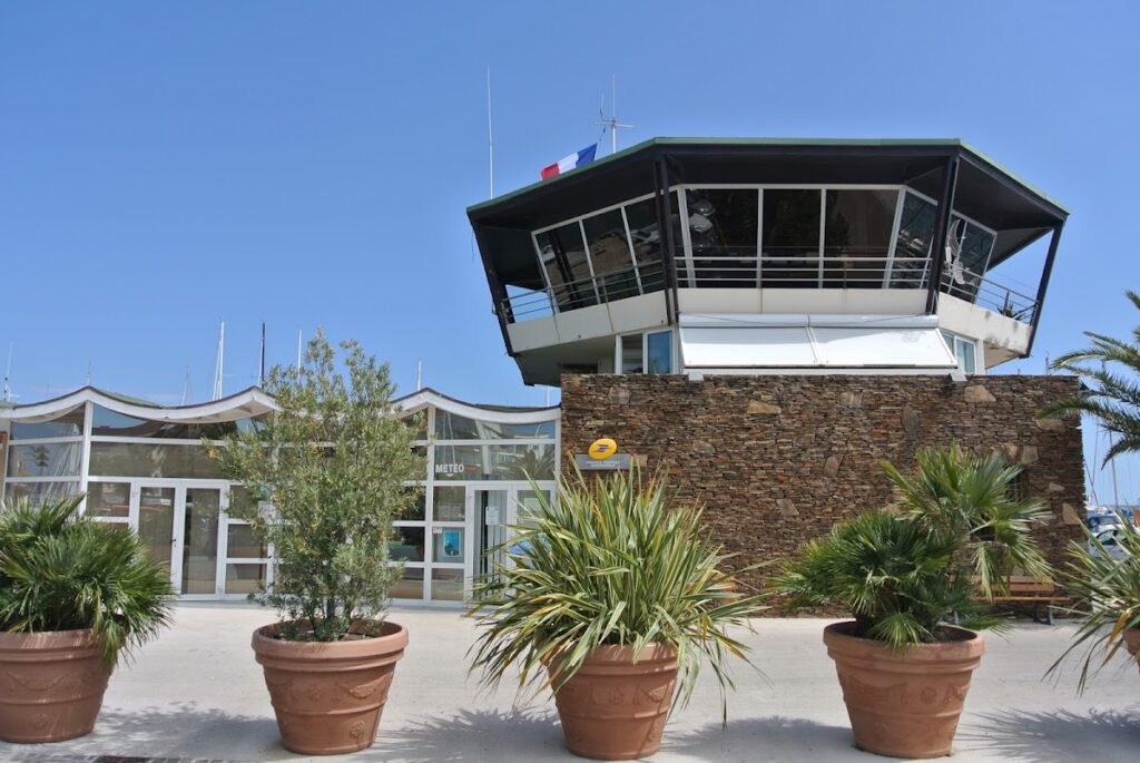 Port Saint-Pierre, photo Google (Port de Hyères - Saint-Pierre (Capitainerie))