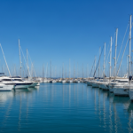 Liste d'attente d'une place de port : marina complète aux pontons saturés