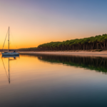 Mouillage sur la côte atlantique de Nouvelle-Aquitaine au coucher du soleil