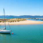 Mouillage devant un étang et un port méditerranéen d'Occitanie