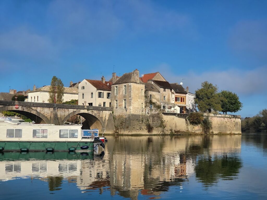 Capitainerie la confluence, photo Google (paul moat)
