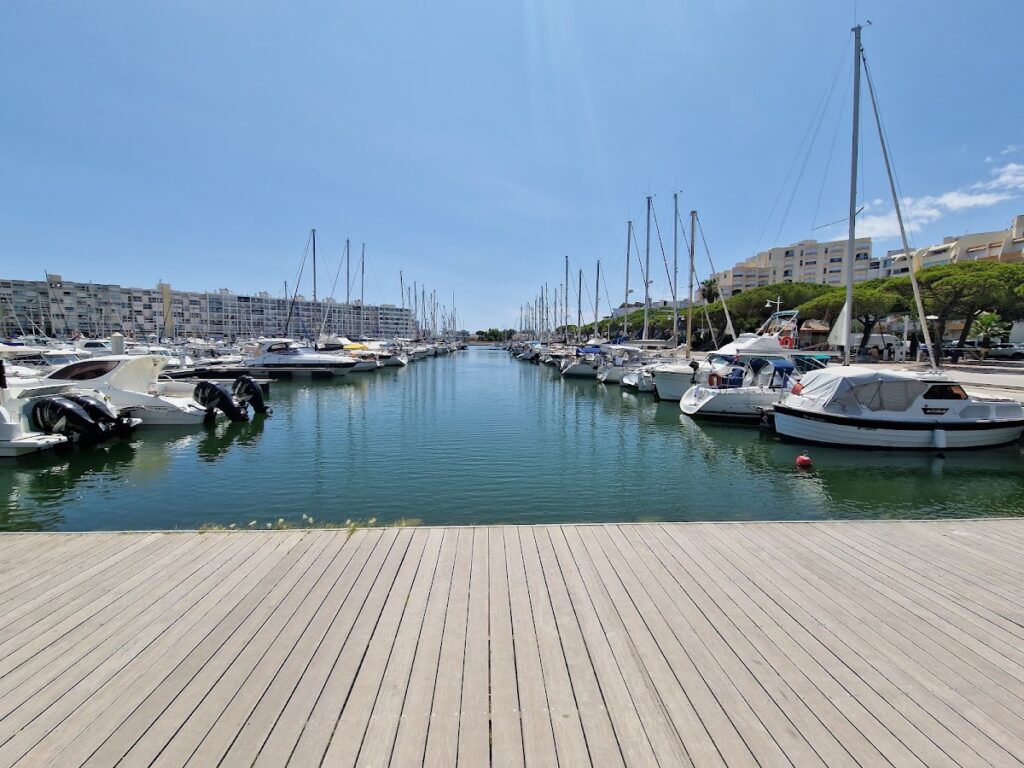 Capitainerie : Port Carnon, photo Google (Nicola ALTAMURA (Alta Cocole))