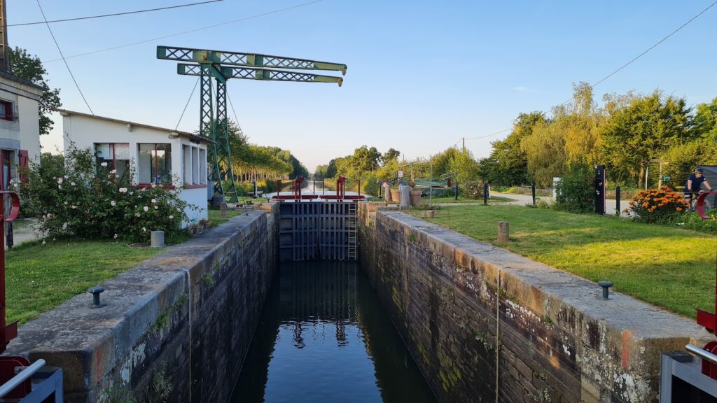 Halte fluviale de Bruz (Mons) : l'ecluse de Mons