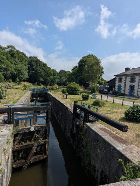 Halte fluviale de Saint-Domineuc : une ecluse pres de Saint-Domineuc