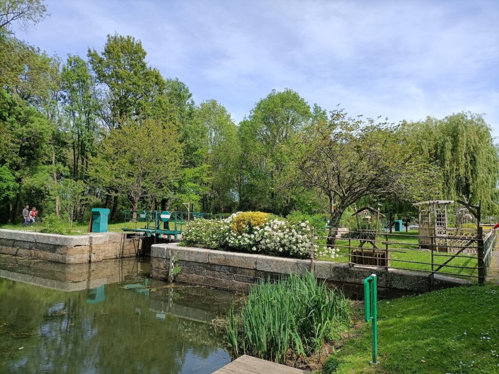 Halte fluviale de Saint-Vincent-sur-Oust (Île aux Pies) : la halte fluviale de Saint-Vincent-sur-Oust