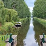 Halte fluviale de Val d'Oust : le Canal de Nantes à Brest pres de Val d'Oust
