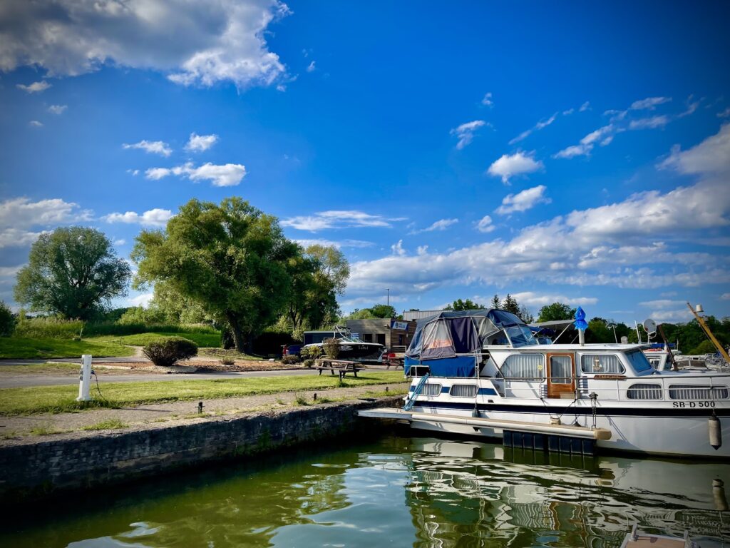 Pontons du camping de Rhodes : Port du Houillon