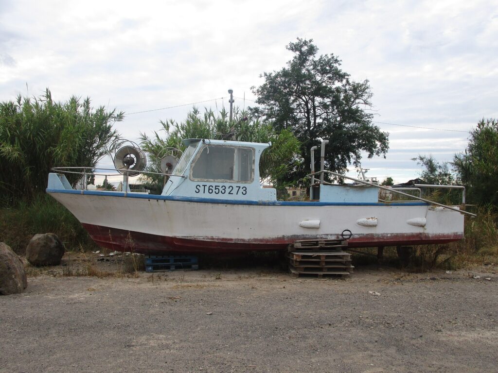 Port Berges de l'Hérault : Bateau abandonné - Grau d’Agde, 2015