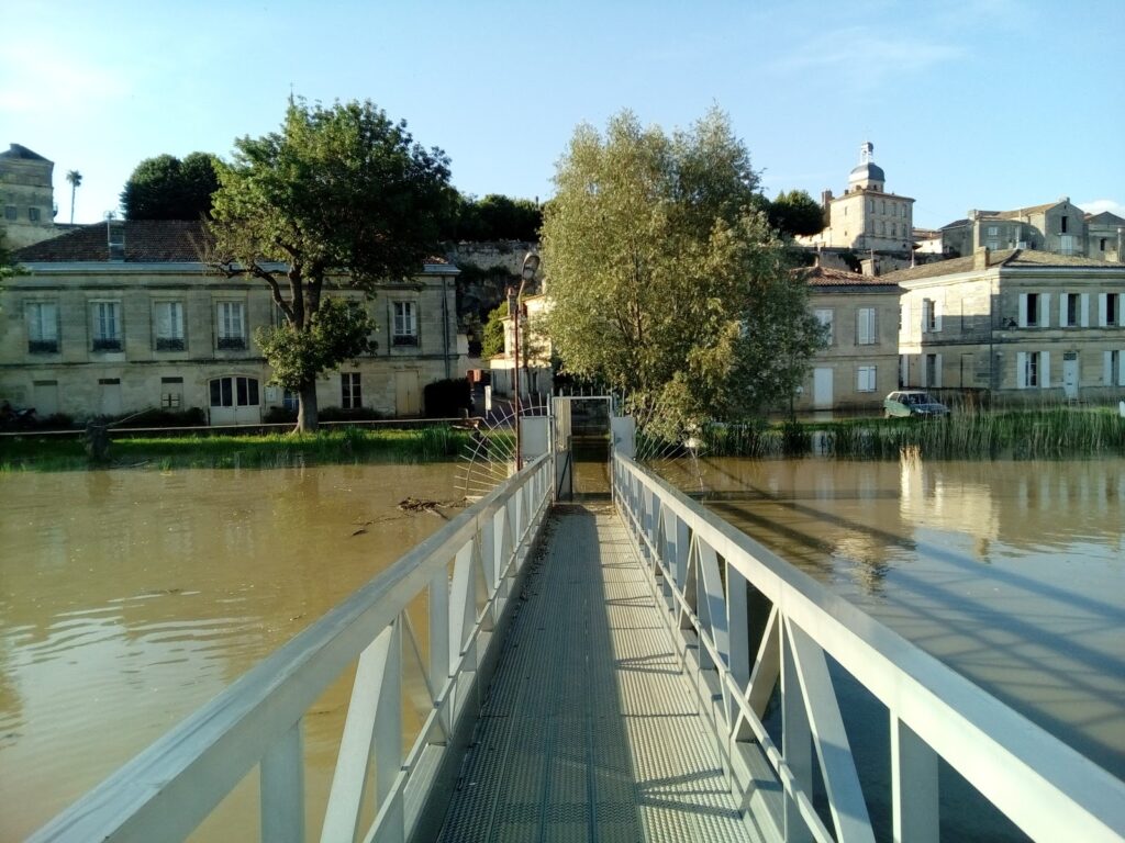 Port de Bourg : Club Nautique Bourquais