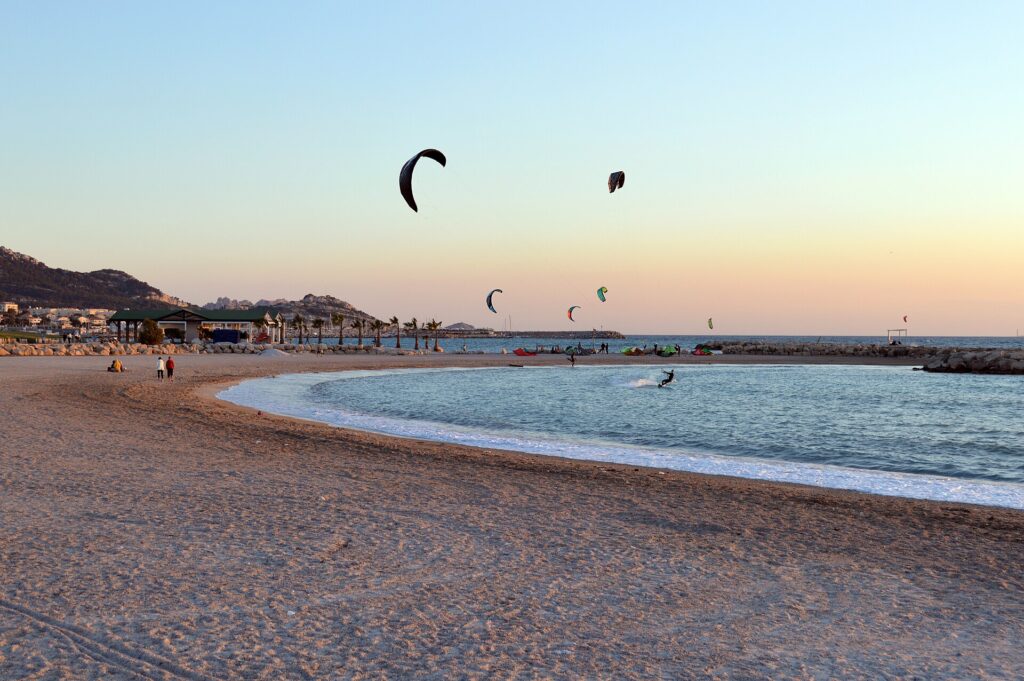 Port Diax Port à sec : Plage de Bonneveine at dusk, Marseille, 2015