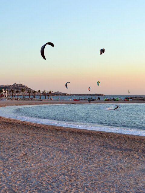Port Diax Port à sec : Plage de Bonneveine at dusk, Marseille, 2015