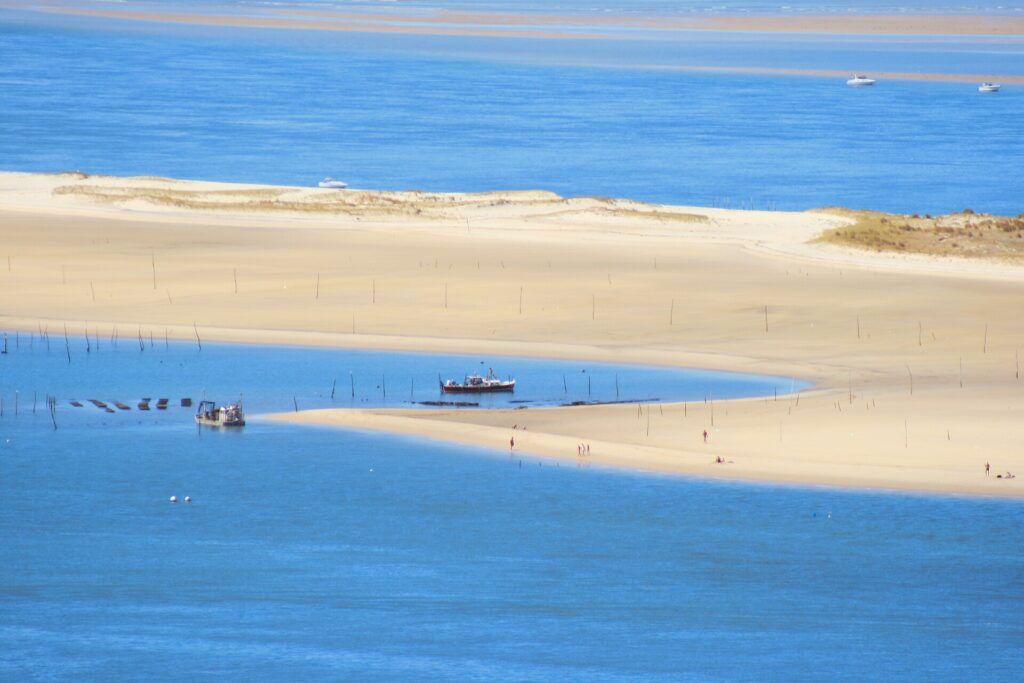 Mouillage banc d'Arguin : bassin d'Arcachon et banc d'Arguin vu par un photographe sur Wikimedia Commons