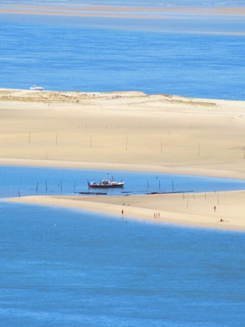 Mouillage banc d'Arguin : bassin d'Arcachon et banc d'Arguin vu par un photographe sur Wikimedia Commons