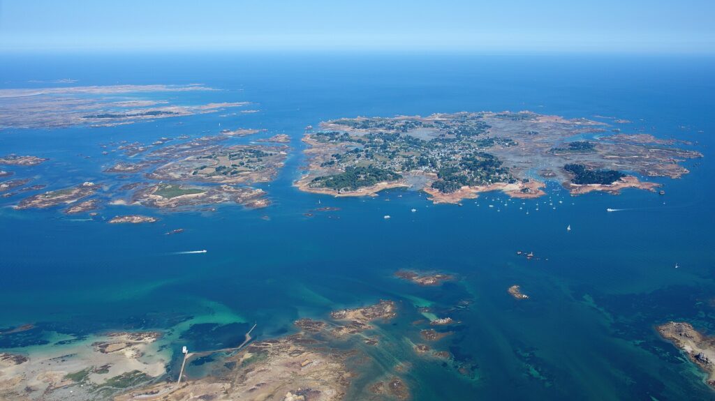 Mouillage Bréhat : île de Bréhat vu par un photographe sur Wikimedia Commons