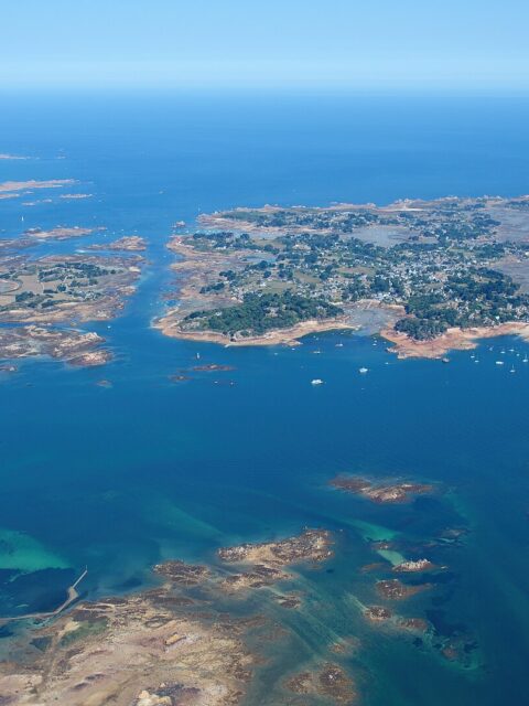 Mouillage Bréhat : île de Bréhat vu par un photographe sur Wikimedia Commons