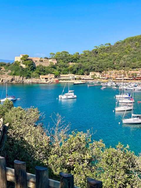 Mouillage Port-Cros : Port-Cros vu par un photographe sur Wikimedia Commons