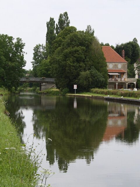 Halte nautique de Palinges : le canal du Centre à Palinges